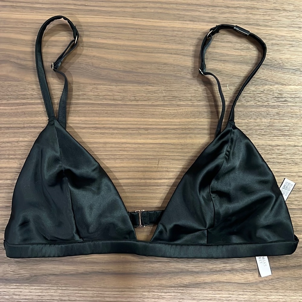 New with tags Victoria’s Secret bralette. Size Large